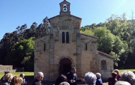 Guided tour of the Asturian pre-Romanesque complex - Tyque Turismo y Cultura