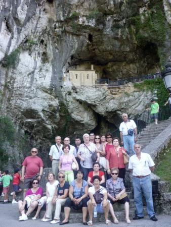 Group from Torrejón on a guided tour of the Sanctuary of Covadonga