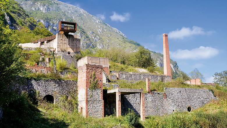 Image of the exterior of the Texeo Mine (Riosa).