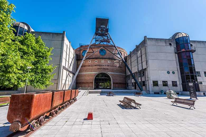 Image of the exterior of the Museum of Mining and Industry building - MUMI (San Martín del Rey Aurelio)