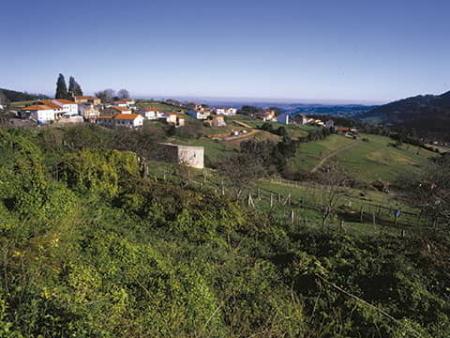 Imagen Panoramic view of the village of La Peral in the council of Illas.