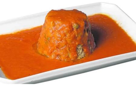 Pudim de legumes e leguminosas com molho de tomate