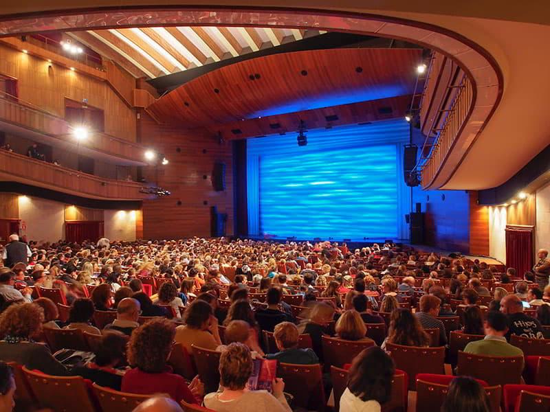 Teatro de Laboral Ciudad de la Cultura con público