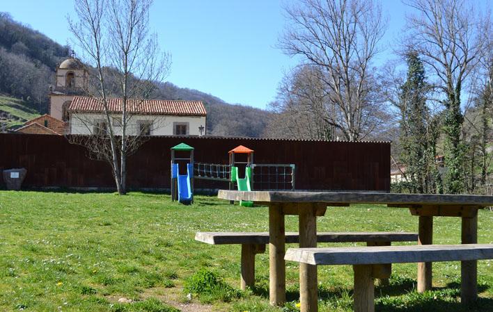 A Praça - Igreja Colegiada de Teverga A Praça - Igreja Colegiada de Teverga