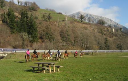 Área recreativa La Plaza - Igreja Colegiada de Teverga