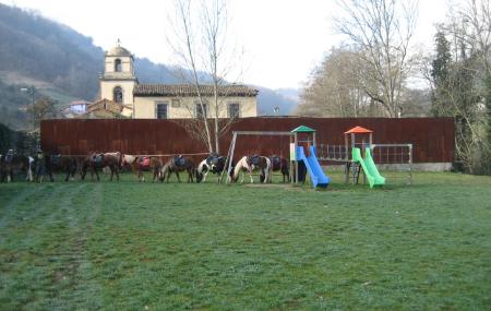 Área recreativa La Plaza - Igreja Colegiada de Teverga