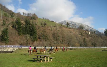 Área recreativa La Plaza - Igreja Colegiada de Teverga