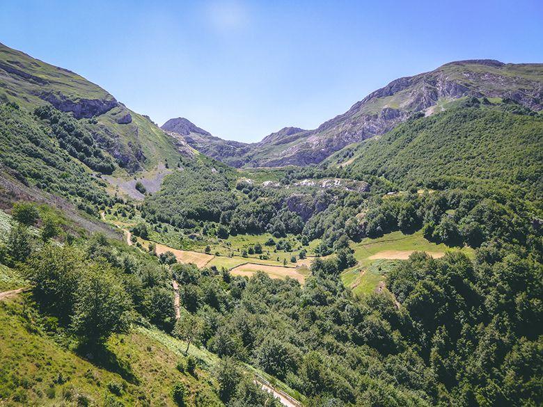 Image of the route to the braña of Sousas