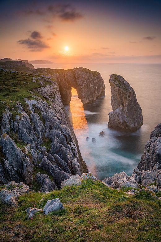 Image of the Tomasón cliffs in Ribadesella