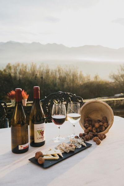 Image of Cangas wine and Asturian cheese platter
