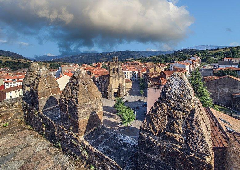 Image of the Collegiate Church of Santa María la Mayor (Salas)