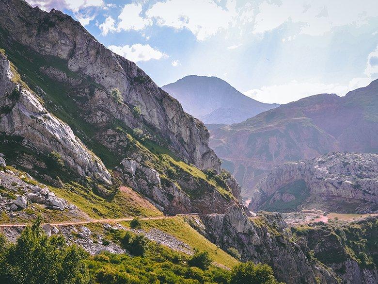 Image of the Saliencia Lakes Route