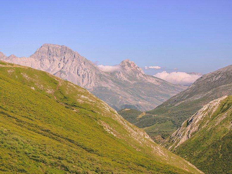 Image of the Saliencia Lakes Route
