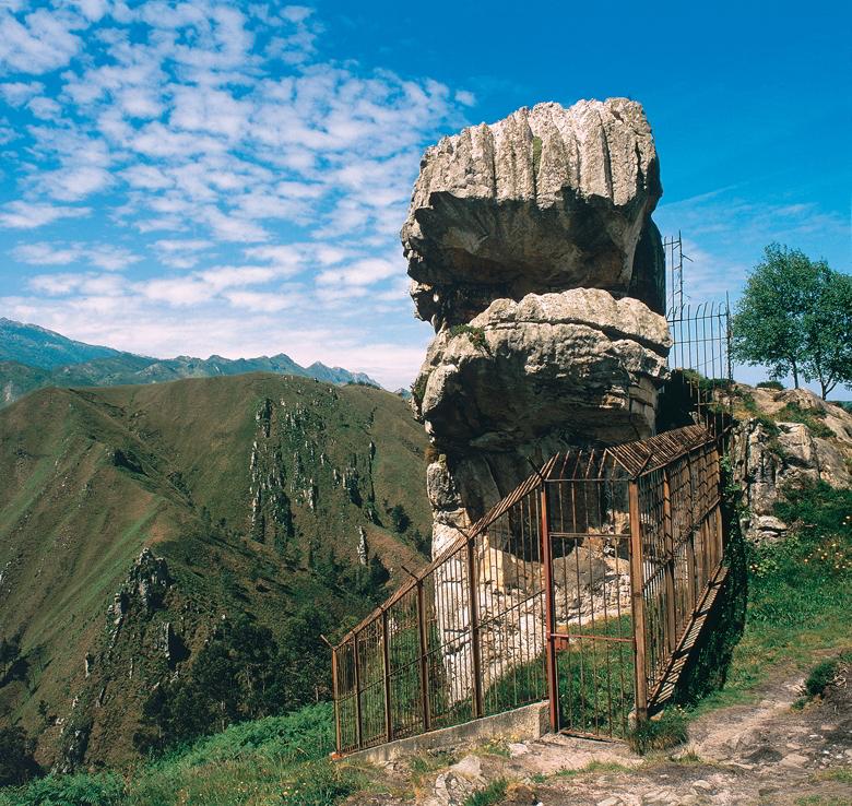 Image of the Idol of Peña Tú (Llanes)