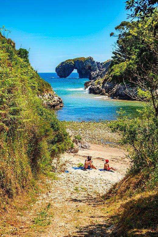 La Huelga Beach and Castro de las Gaviotas ©Gonzalo Azumendi