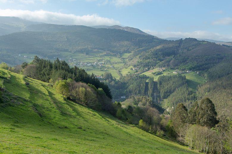 Blick auf Doiras auf dem Weg nach Rebollal