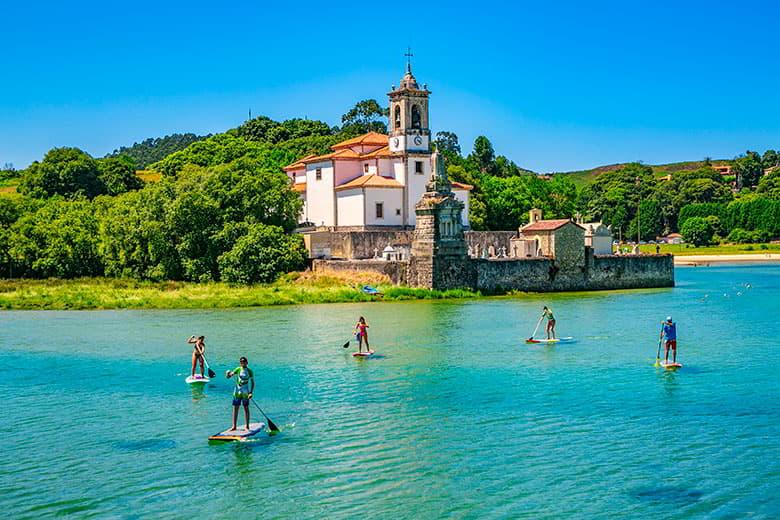Image of stand up paddle in the Niembru inlet (Llanes)