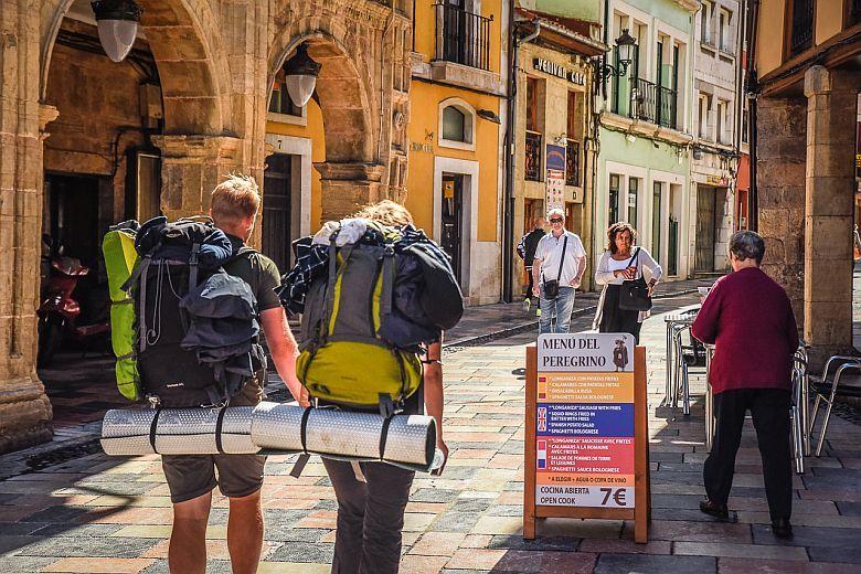 Image of pilgrims on pilgrimage to Santiago de Compostela in the historic centre of Avilés