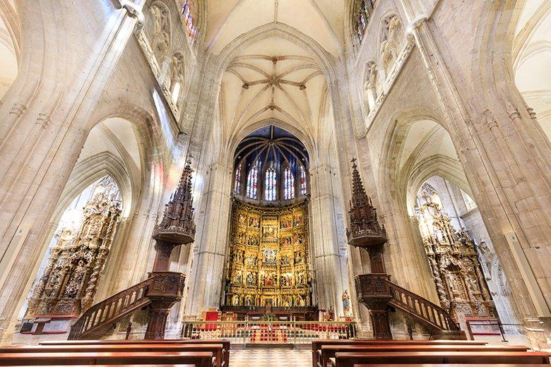 Image of the interior of the cathedral of Oviedo/Uviedo/Uviéu