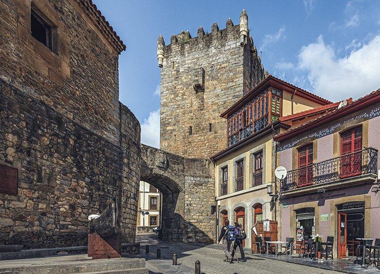 Bild von Pilgern im Dorf Salas