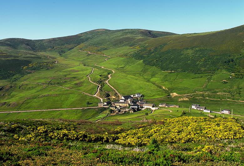 Panoramic view of Brañas/Leitariegos (Cangas del Narcea)
