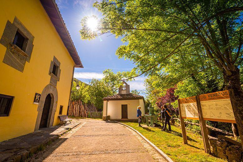 Image of the Wood Museum in Veneros (Caso)