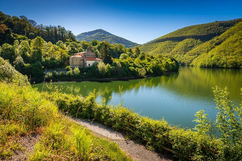 Image of the Collegiate Church of Santa María la Real de Tanes (Caso)
