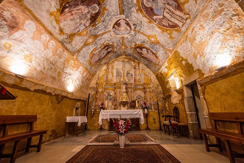 Image of the mural paintings of the parish church of San Miguel (Asiegu, Cabrales)