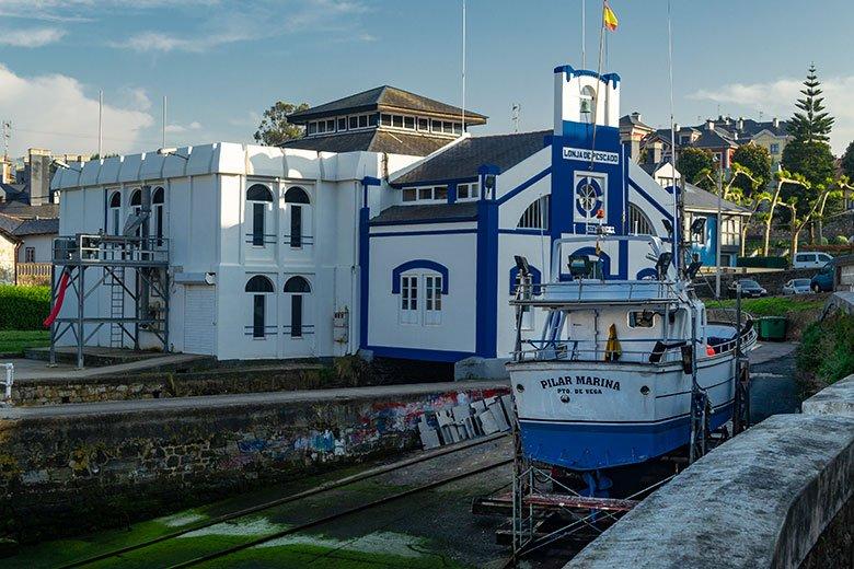 Imagen de la Lonja de pescado de Puerto de Vega (Navia)
