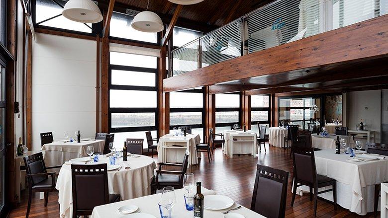 Image of the dining room of the Auga restaurant (Gijón/Xixón)