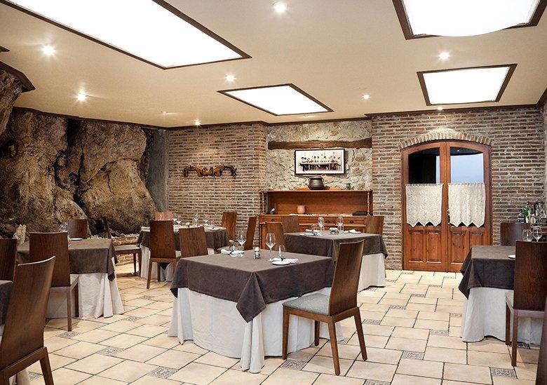 Image of the dining room of the restaurant El Retiro (Pancar, Llanes)