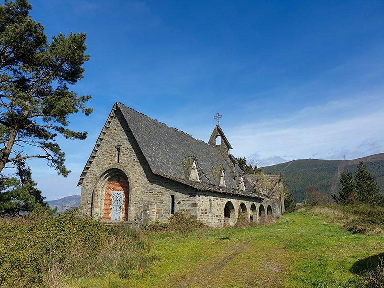 Image of the church of A Paicega (Pesoz)