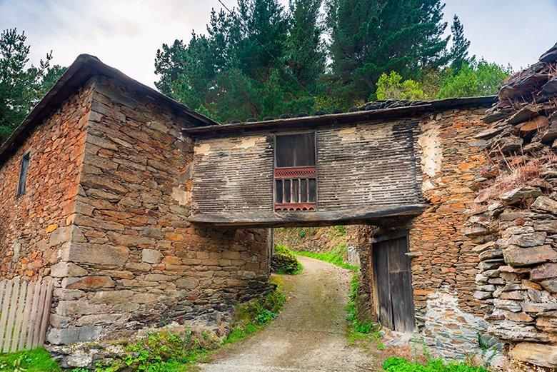 Image of corridors and tunnels in Argul (Pesoz)