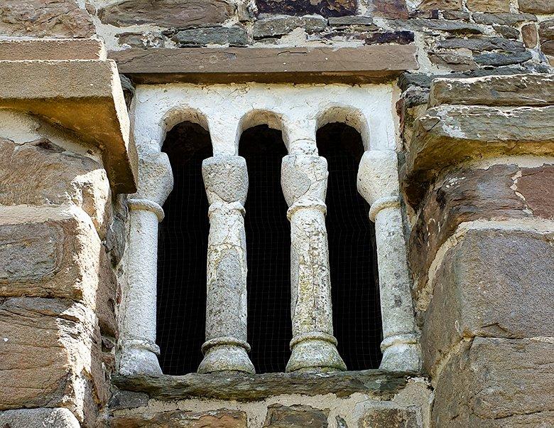 Picture of a window of Santa Cristina de Lena