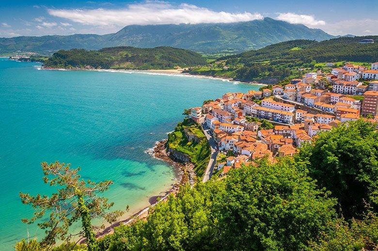 Panoramic view of Llastres (Colunga)