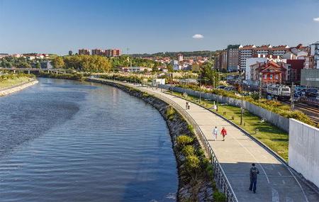 The estuary promenade