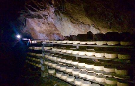 Cheese factory Maín cave