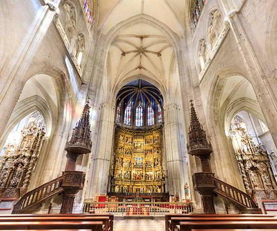 Image showing the High Altar of the Cathedral of El Salvador in Oviedo/Uviéu in the foreground.