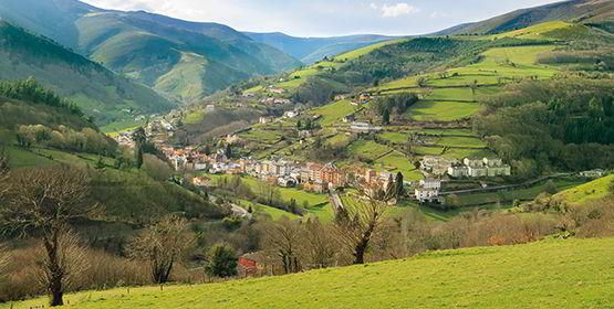 image of a panoramic view of the village of Pola de Allande.