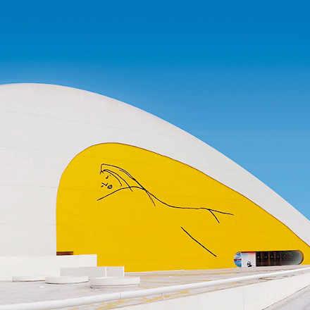 Conoce el Centro Niemeyer. Visita guiada en Avilés