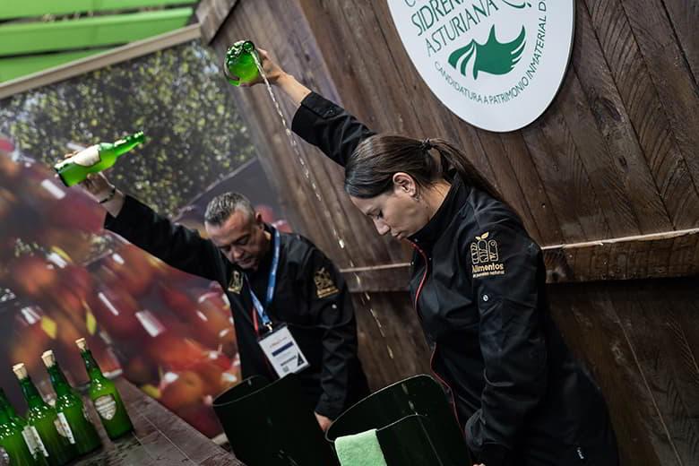 Image of cider pouring