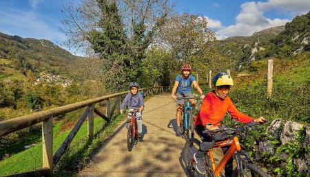 Imagen The Bear Path with children, on foot and by bike