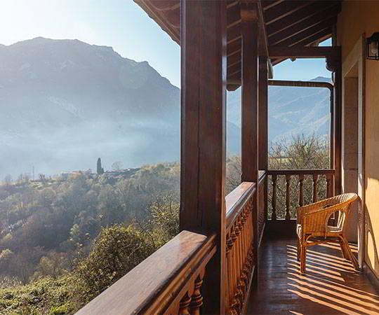 Image of a corridor of a house belonging to the Aldeas de Asturias brand.