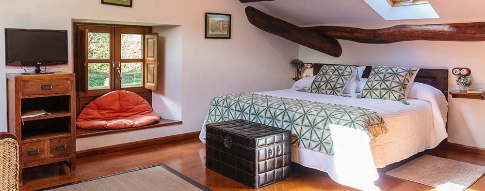 Image of a room in an establishment of the Aldeas de Asturias brand.