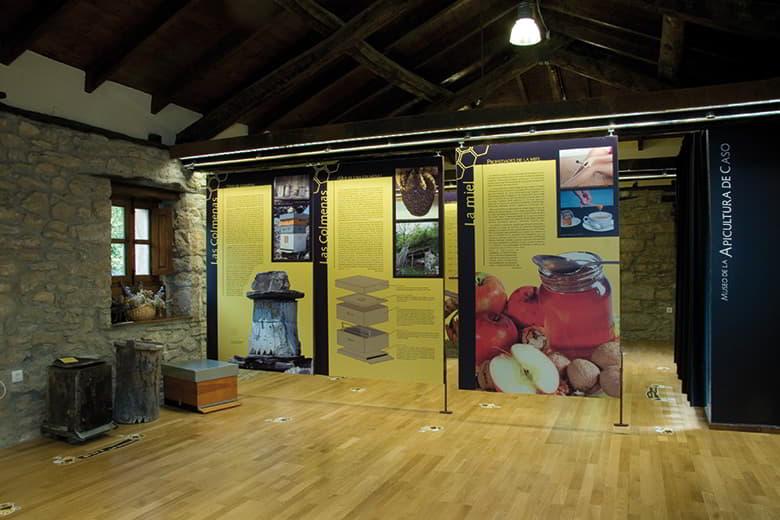 Image of the interior of the Beekeeping Museum (Caso)