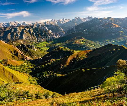Imagen de los Picos de Europa desde la Mayada de Tebrandi en el concejo de Cabrales.